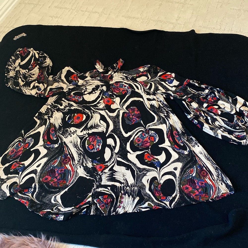 Free People shoulder cutout dress. Size M